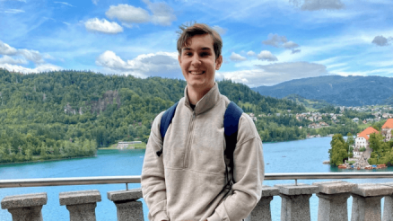 Xaver ist Werkstudent bei der akquinet finance & controlling GmbH in Jena. Wenn er nicht im Urlaub ist, dann unterstützt er das Team im Bereich Business Intelligence